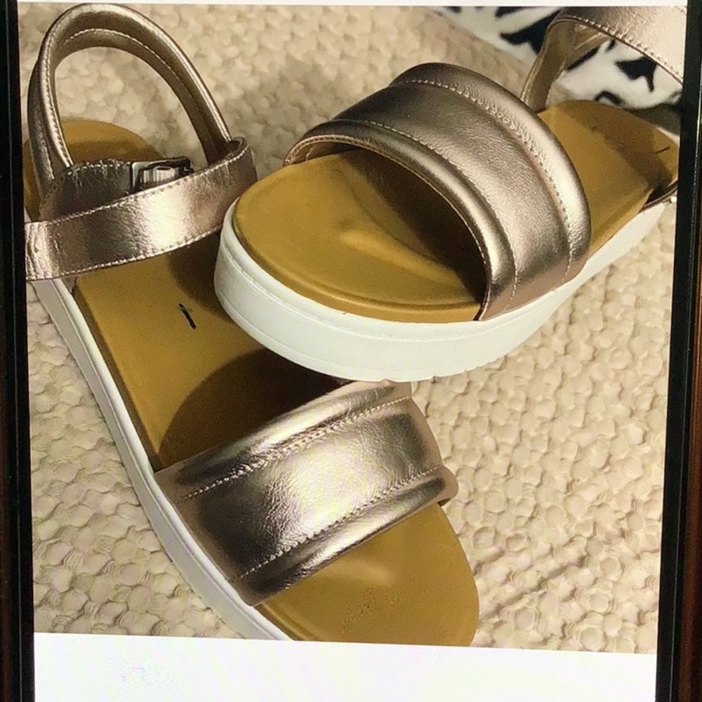 UGGS. SANDALS. COLOR. ROSE. GOLD - Picture 2 of 7